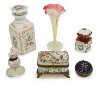 Various decorative porcelain and glasswares