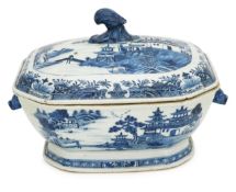 A Chinese blue & white porcelain tureen and cover