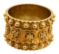 A 9ct cannetile ring