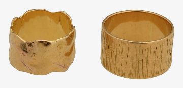 A pair of wide band rings