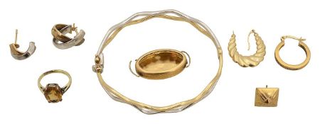 A 9ct bicolored bangle with seven other