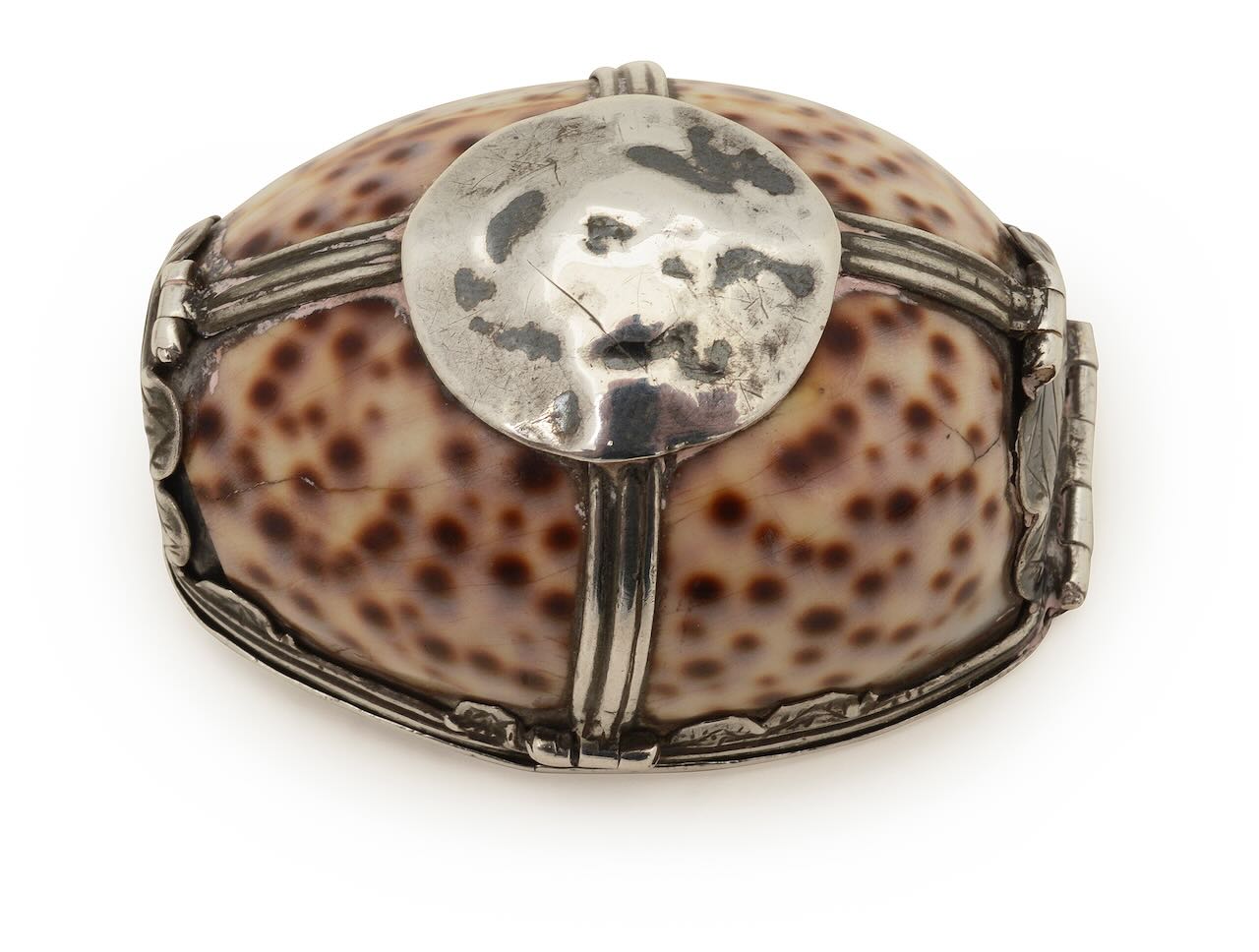 A silver mounted cowrie shell snuffbox - Image 2 of 2