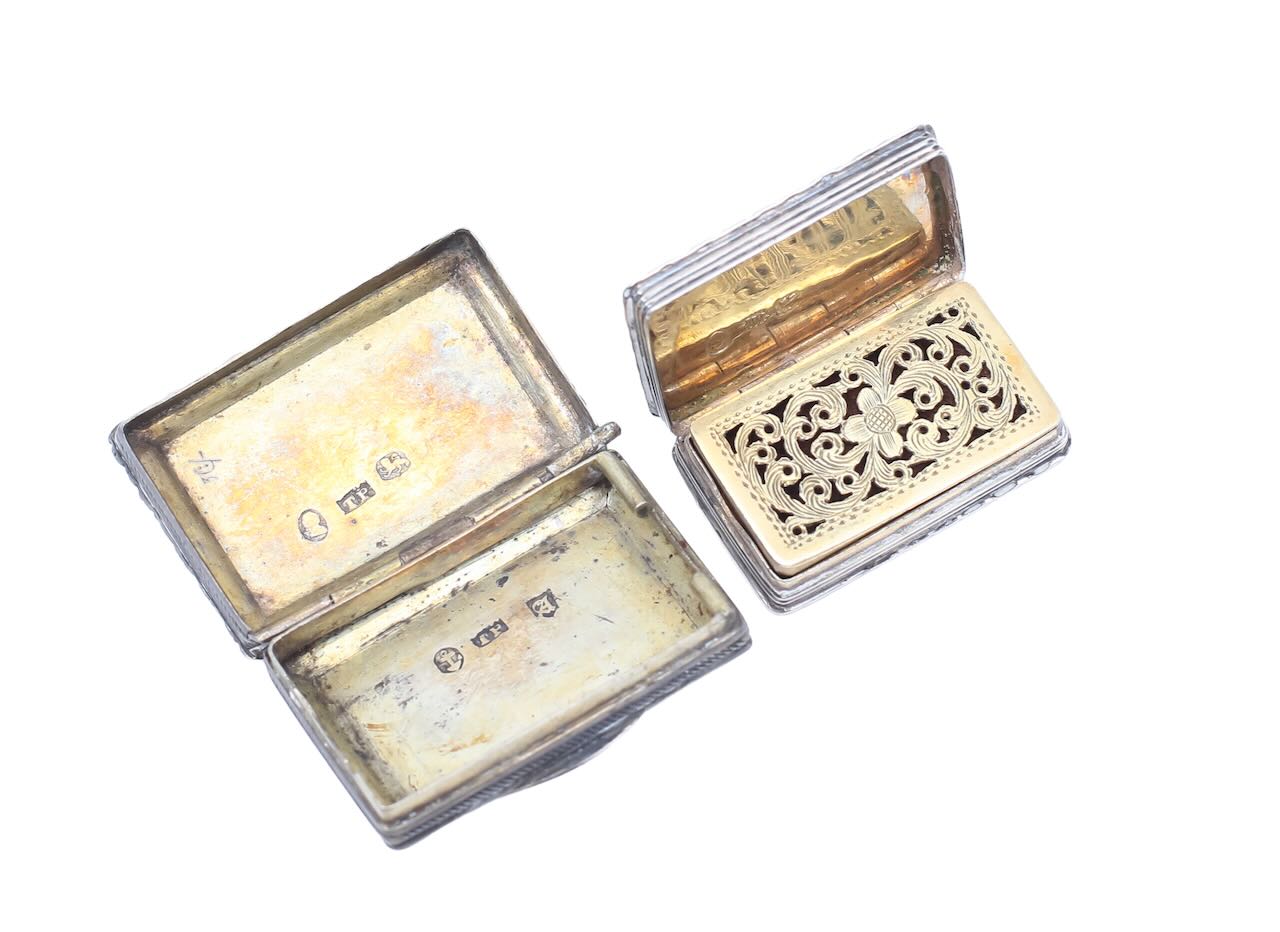 A George IV and William IV silver vinaigrette - Image 2 of 2