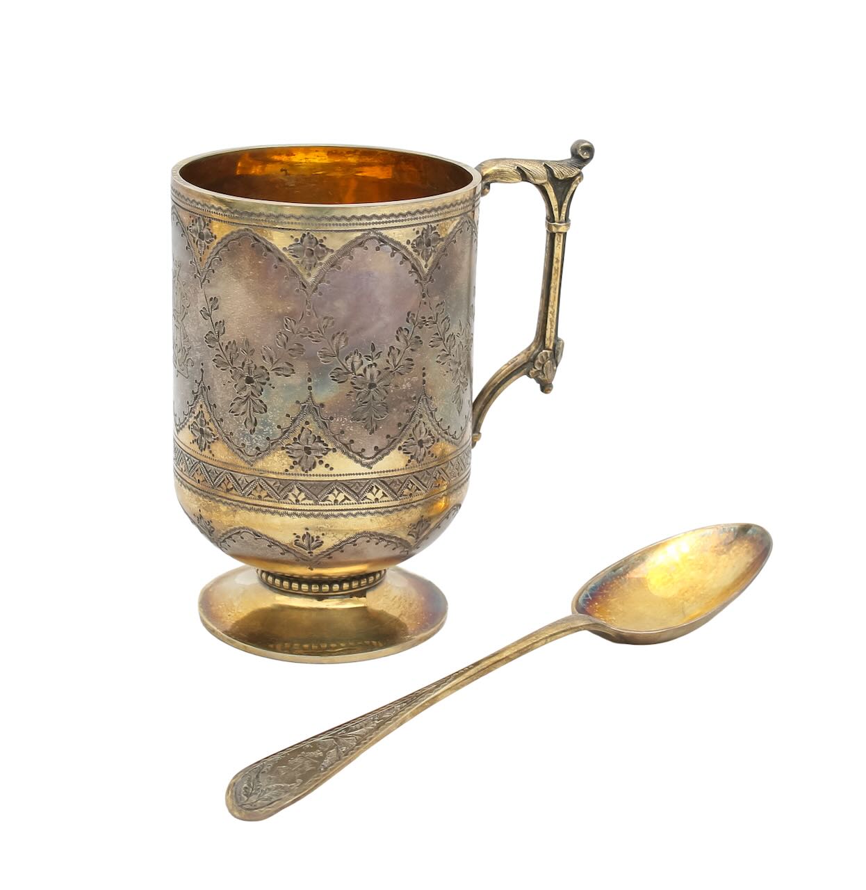 A cased Victorian silver gilt Christening mug and spoon - Image 2 of 5