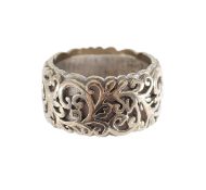 An 18ct gold wide patterned band