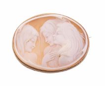 An Art Nouveau style 9ct gold cameo brooch