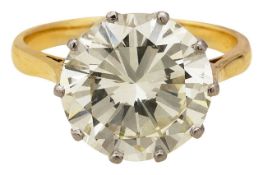 A diamond single stone ring