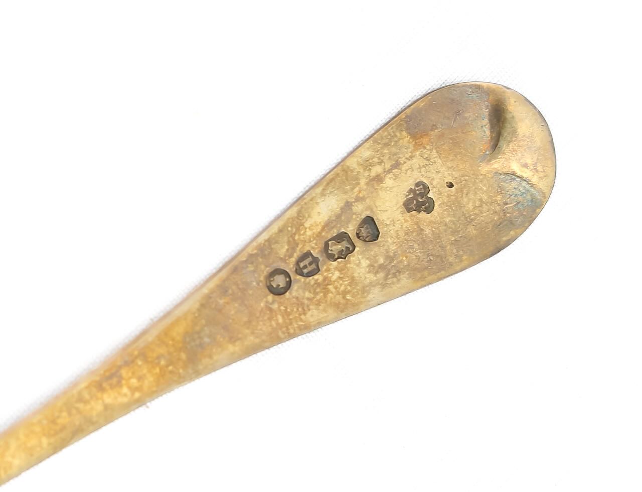 A cased Victorian silver gilt Christening mug and spoon - Image 4 of 5