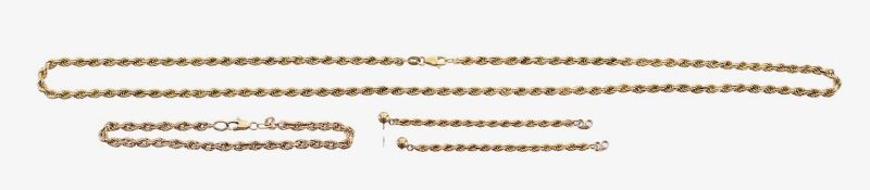 A suite of 9ct gold jewellery