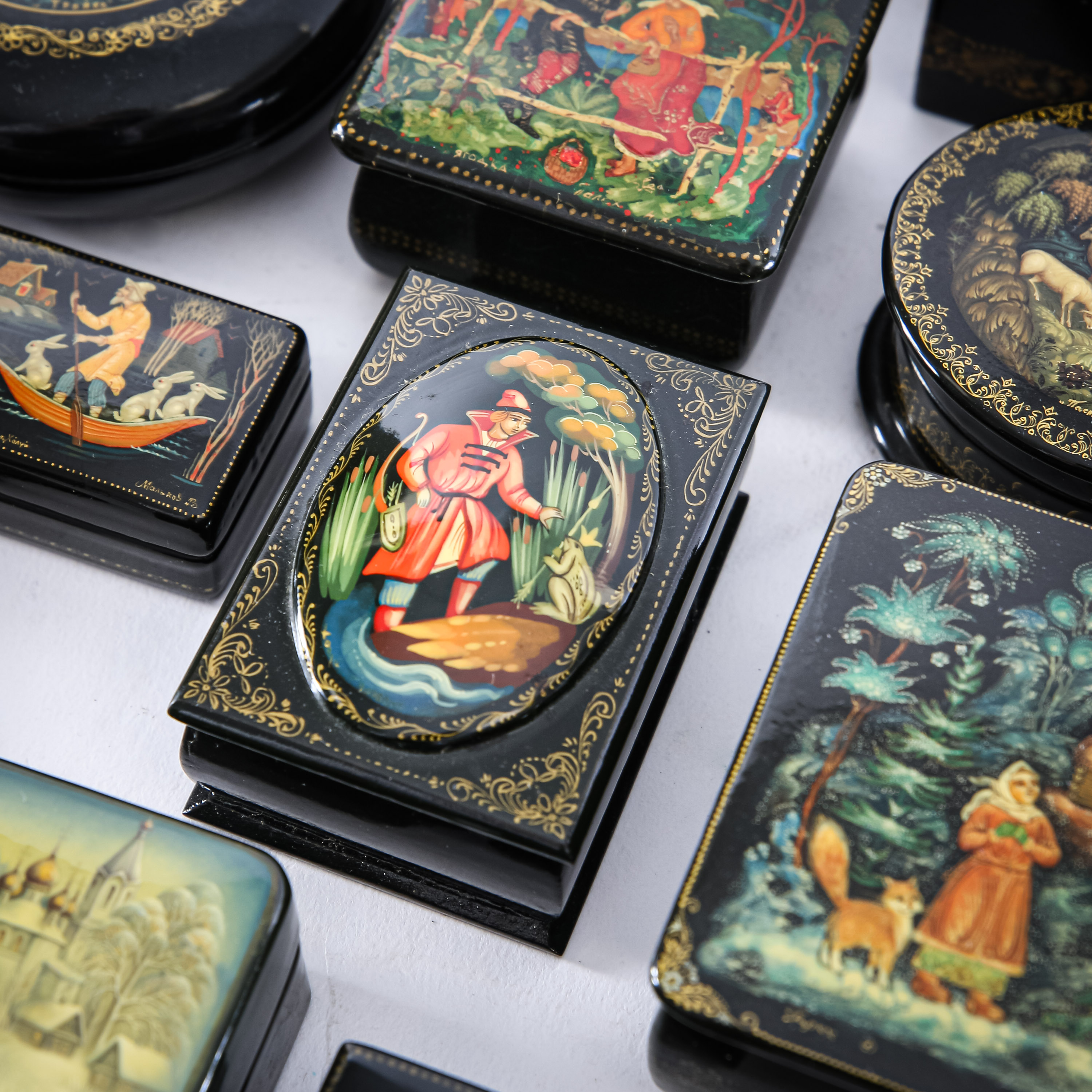 A collection of nineteen Russian lacquer boxes and a hanging decoration - Image 3 of 4