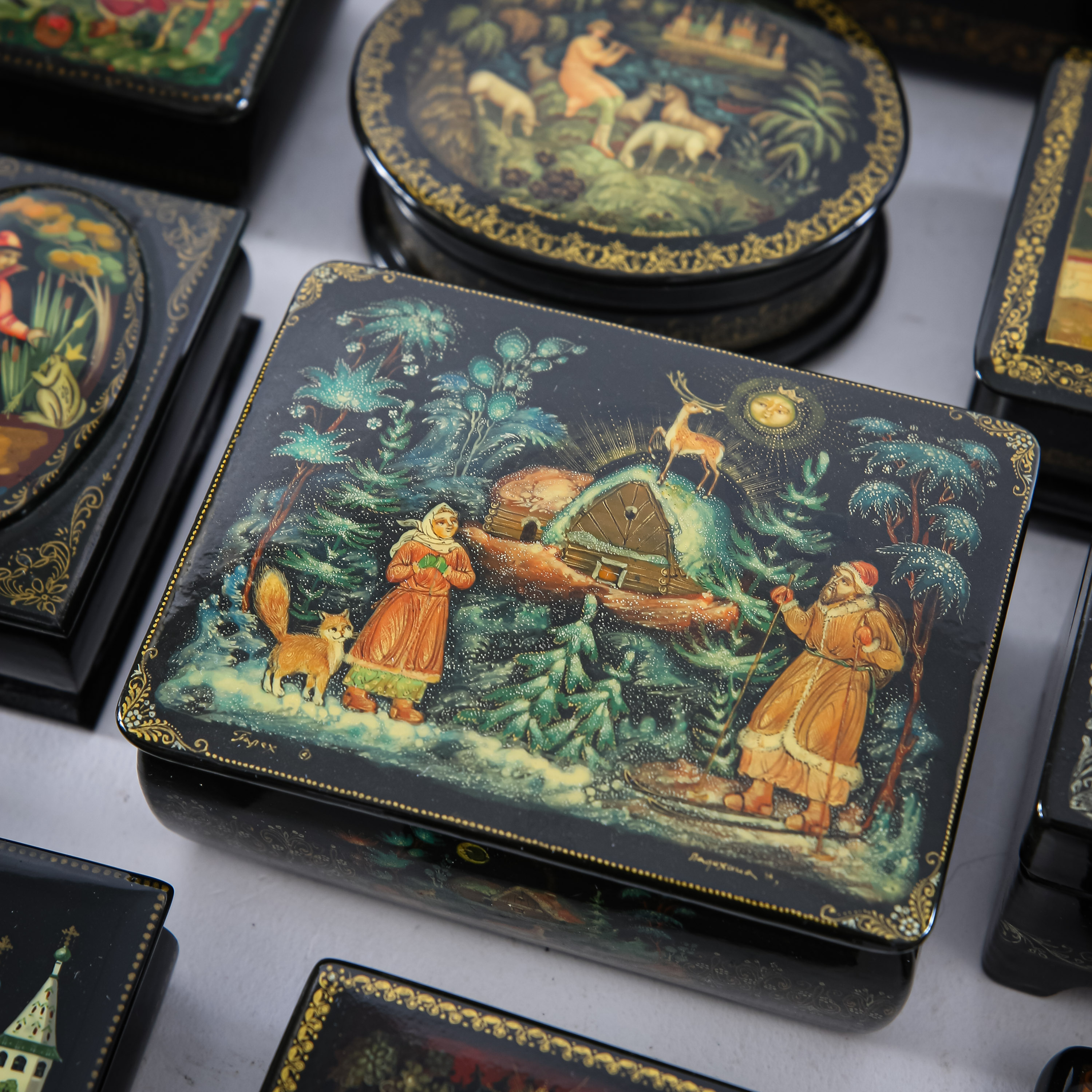 A collection of nineteen Russian lacquer boxes and a hanging decoration - Image 2 of 4