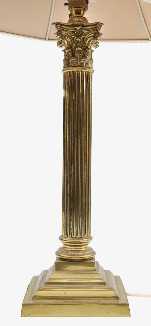 A brass Corinthian column table lamp - Image 2 of 2