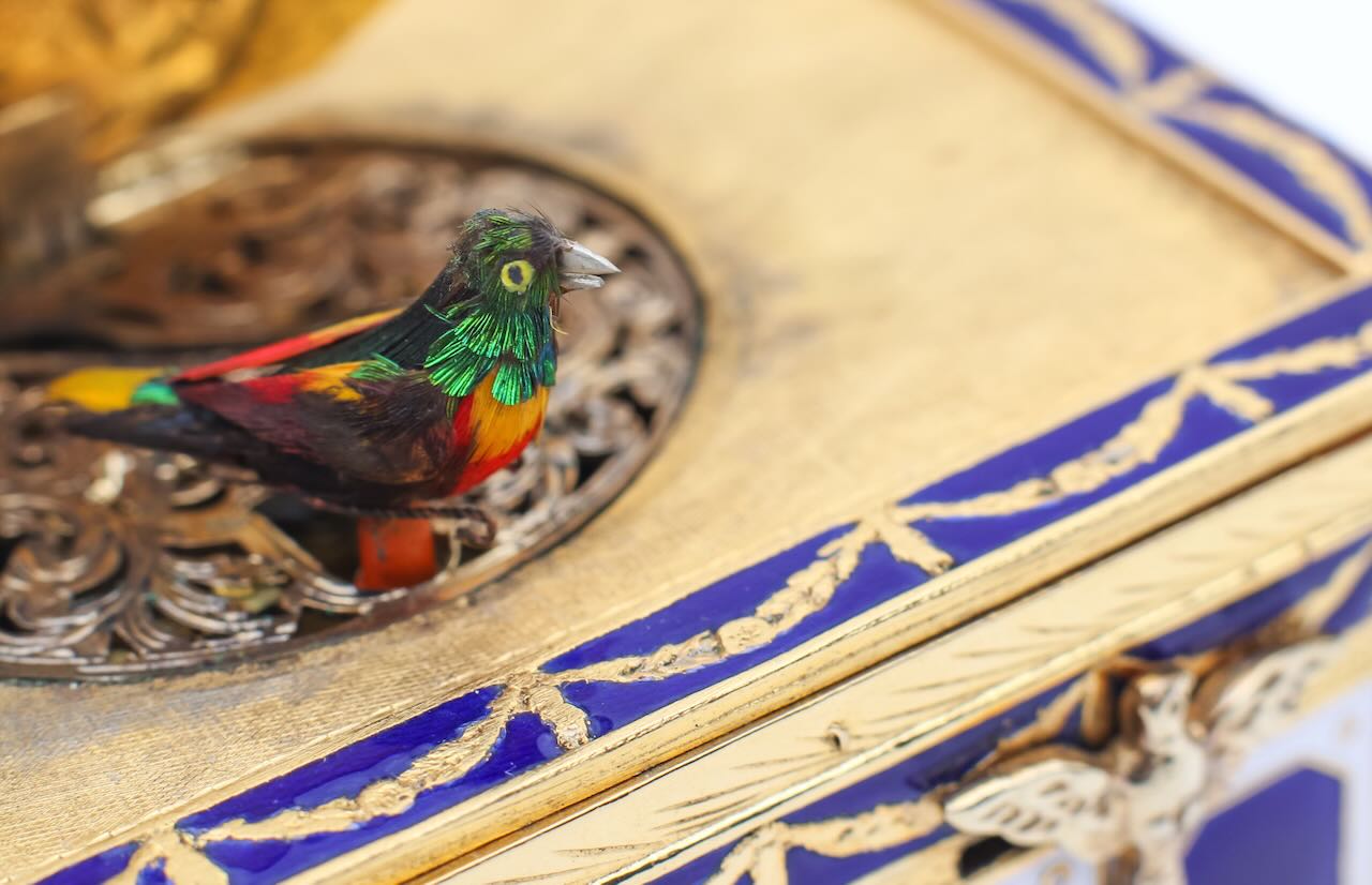 A Swiss gilt metal singing bird musical box - Image 7 of 10