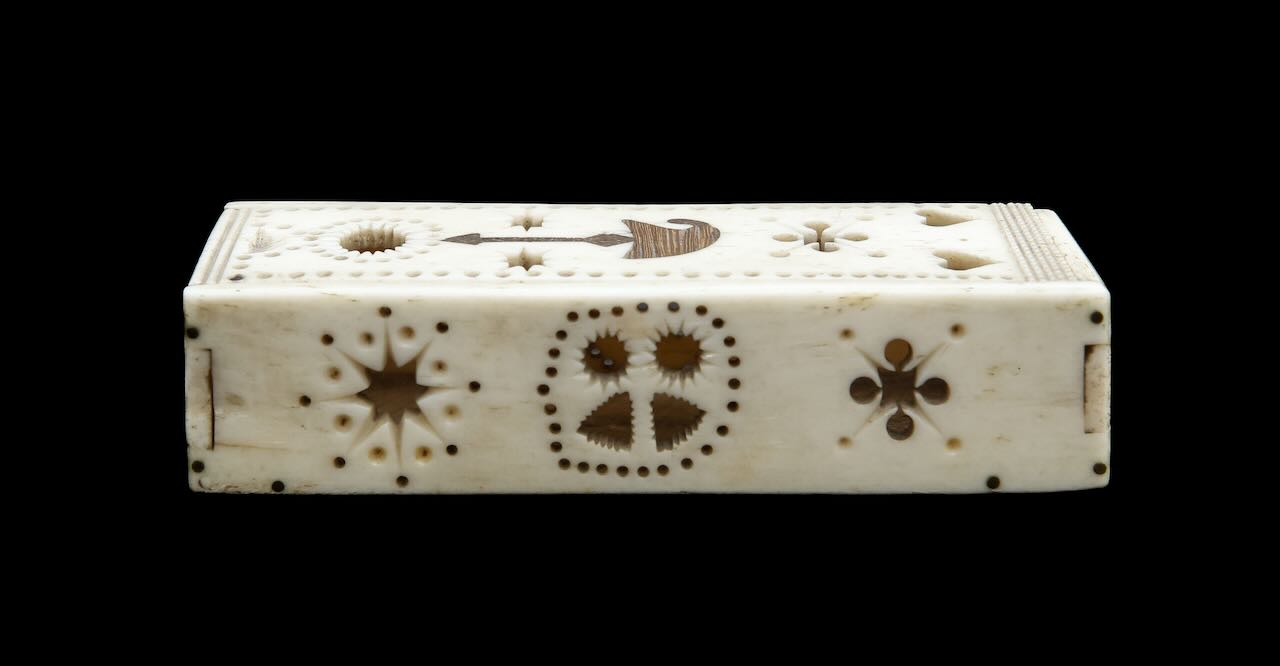 A French Napoleonic bone prisoner of war box - Image 2 of 3