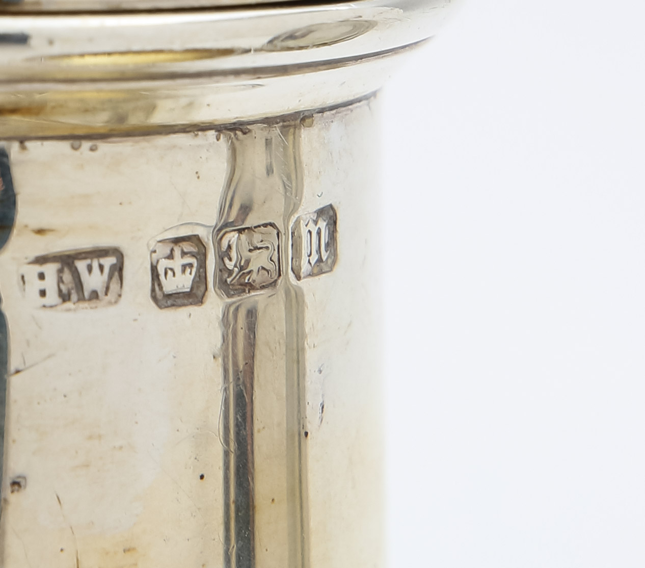 A George II silver mustard pot and an Edward VII silver sifter - Image 3 of 3