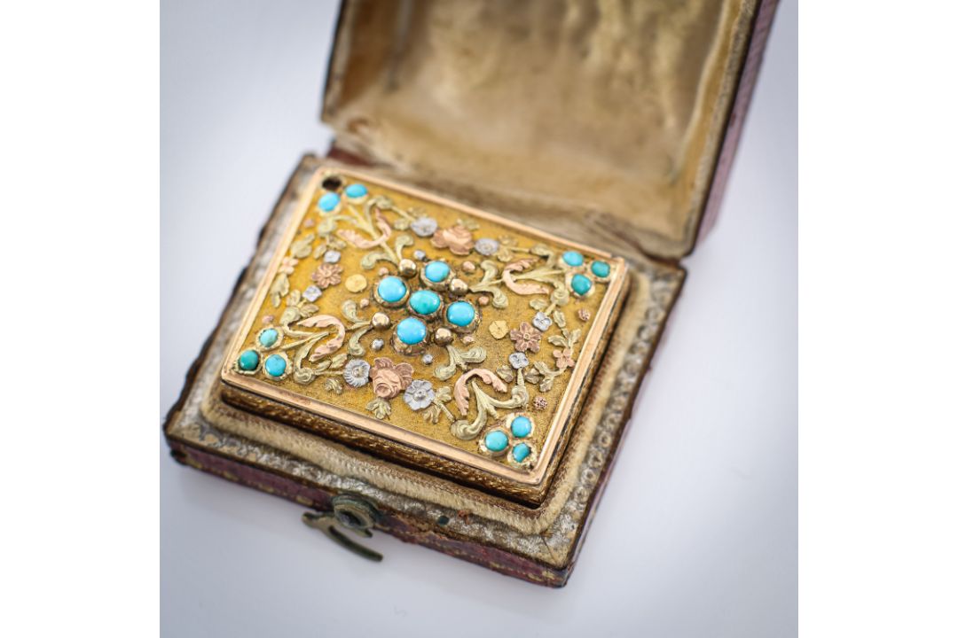 A Georgian gold vinaigrette in a fitted case - Image 6 of 6