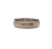 An 18ct white gold band