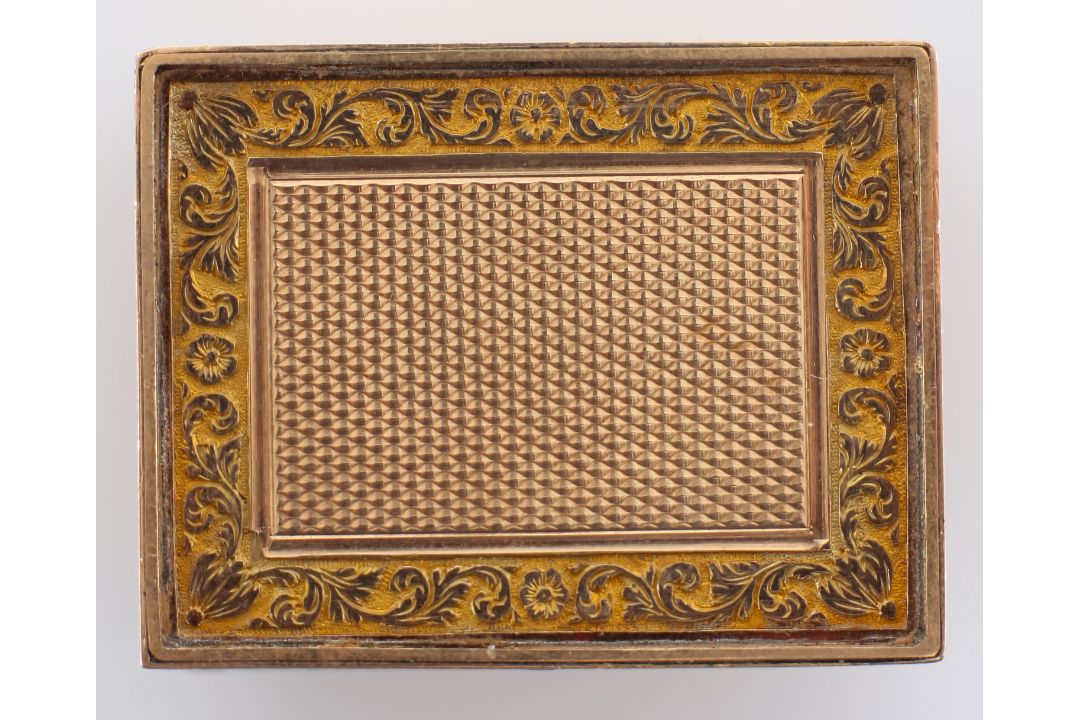 A Georgian gold vinaigrette in a fitted case - Image 5 of 6
