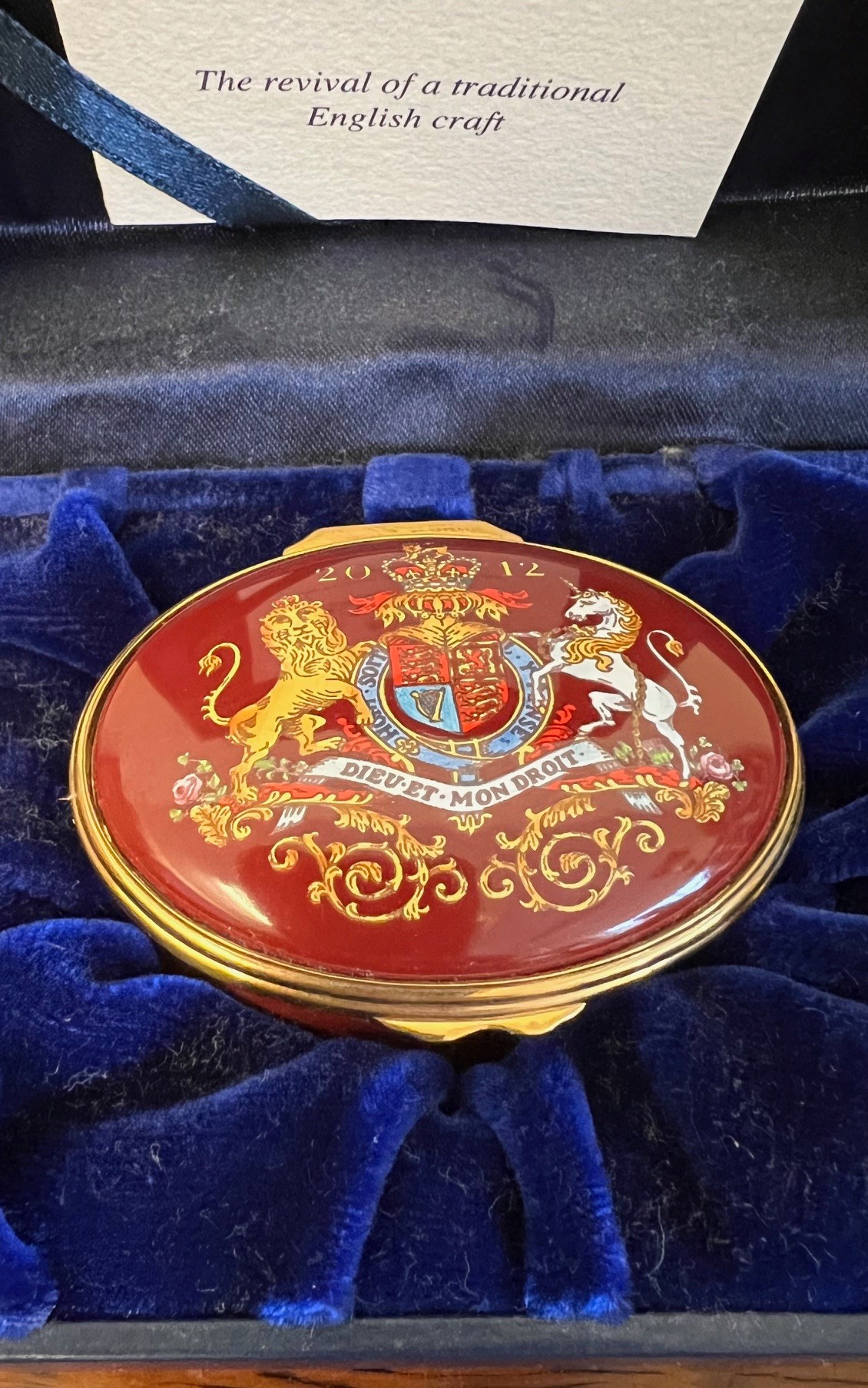 THE DIAMOND JUBILEE CHRISTMAS 2012 PRESENTED BY HER LATE MAJESTY QUEEN ELIZABETH II, HALCYON DAYS, - Image 4 of 5