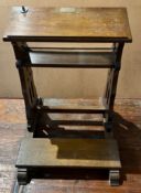 CARVED GOTHIC OAK, APPROX 60cm WIDE