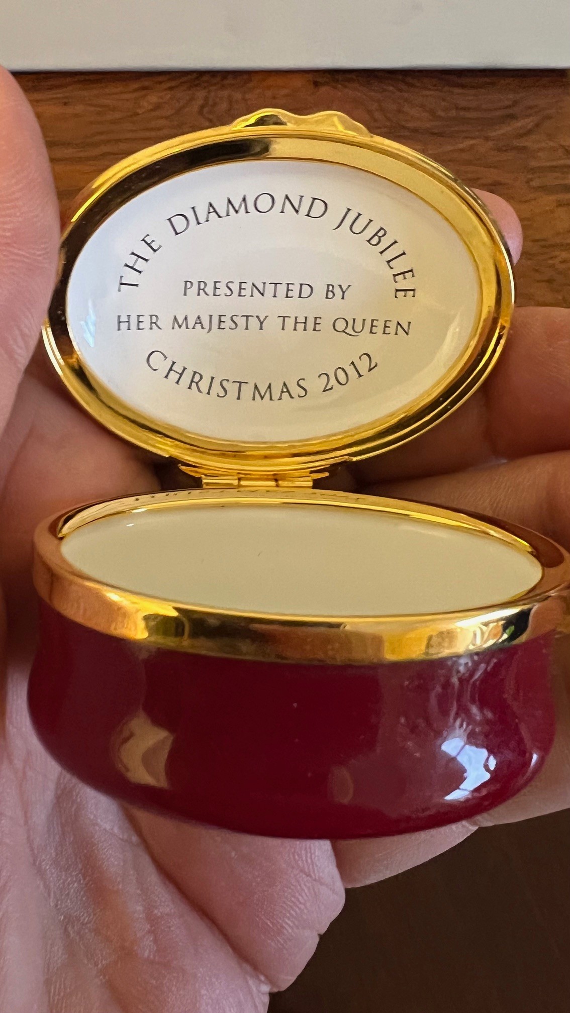 THE DIAMOND JUBILEE CHRISTMAS 2012 PRESENTED BY HER LATE MAJESTY QUEEN ELIZABETH II, HALCYON DAYS, - Image 5 of 5