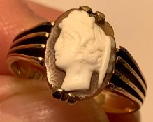 9ct GOLD CAMEO RING, SIZE N+, TOTAL WEIGHT APPROX 2.74g
