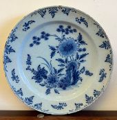 LARGE EARLY DELFT PLAQUE WITH FLORAL HATCHET POTTERY MARK, DIAMETER APPROX 35.5cm