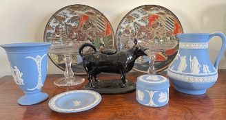 PAIR OF JAPANESE PLAQUES, PAIR OF GLASS BON BON DISHES, JACKFIELD COW CREAMER PLUS FOUR PIECES OF