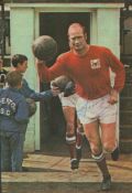 Footballer. Terry Hennessey signed 4.75 x 6.75 Approx. colour pictured magazine cut out. Good