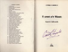 Gareth Edwards signed paperback book titled Y CRWT O'R WAUN signature on the insidr title page. Good