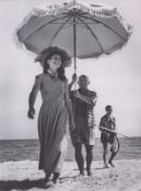 Francoise Gilot (Picasso) signed 10x8 inch photo by Francoise Gilot. From 1943 to 1953,