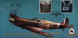 Autograph auction Football, Space, TV/Film, Military, Historic photos, covers and books.