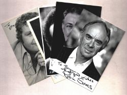 Autograph auction Football, Space, TV/Film, Military, Historic photos, covers and books.