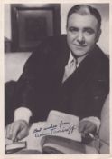 Akim Tamiroff printed signature 7x5 inch black and white photo. Good condition Est.
