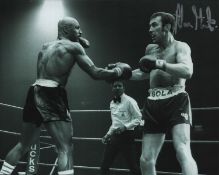 Alan Minter signed 10x8 inch black and white photo pictured during his world title fight with Marvin