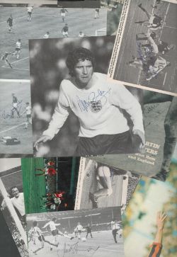 Autograph auction Football, Space, TV/Film, Military, Historic photos, covers and books.