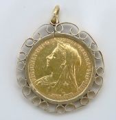 A mounted 1895 Victorian full gold sovereign, 10.6