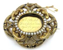 A 19thC. yellow metal memorial brooch with inscrip