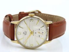 A 9ct gold Smiths Deluxe 15 Jewel shockproof wrist