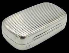 A sterling silver hinged snuff box, 66mm wide x 37