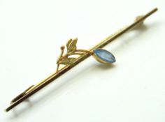 A cased 9ct gold bar brooch set with aquamarine, 4