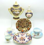 A c.1906 Edwardian Coalport porcelain lidded urn w