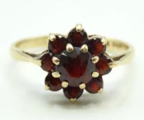 A 9ct gold ring set with garnet, 2.7g, size O