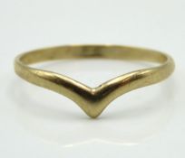 A 9ct gold wishbone ring of plain form, 1g, size S