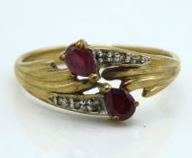 A 9ct gold rhodolite garnet & diamond ring, 2g, si