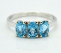 A 10ct white gold ring set with Blue Lagoon apatit