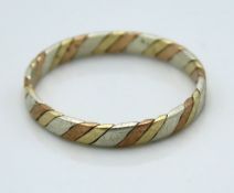A 9ct three colour gold band, 1.4g, size O