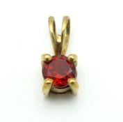 A 9ct gold pendant set with Mozambique garnet, 0.5
