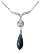 Charmant collier de style Art nouveau en or blanc, pendentif diamants et onyx