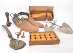 COLLECTION OF VINTAGE 20TH CENTURY CURIOS INC DRAUGHTS SET
